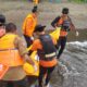 Jenazah mister X saat dievakuasi petugas untuk dibawa ke RSUD Palabuhanratu, Senin (30/3/2026). Foto: Istimewa