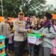 Polres Sukabumi menyalurkan bantuan kepada warga terdampak bencana pergerakan tanah di Kecamatan Bantargadung, Kabupaten Sukabumi, Minggu (8/3/2026). Foto: KARIMULLAH//INILAHSUKABUMI.COM
