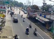 Pantau Arus Lalu Lintas di Exit Tol Bocimi Parungkuda Sukabumi Siang Ini, Minggu 29 Maret 2026