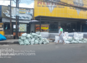 Trotoar di Jalan Siliwangi Cibadak Sukabumi Dibongkar Demi Kepentingan Tertentu, Warga Protes