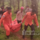 Petugas saat membawa jenazah Udin, warga yang ditemukan meninggal di Kecamatan Cikembar. Foto: For INILAHSUKABUMI.COM