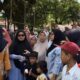 Warga saat menyampaikan protes, sampaikan dugaan penyebab pergerakan tanah di Bantargadung, Senin (2/2/2026). Foto: Karimullah/INILAHSUKABUMI.COM