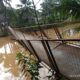 Detik-detik ambruknya jembatan gantung Cibugel di Kampung Lingkungsari, Desa Sumberjaya, Kecamatan Tegalbuleud, Kabupaten Sukabumi, Kamis (2/4/2026) sekitar pukul 06.30 WIB. Foto: P2BK Tegalbuleud