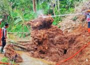 Lumpuhkan Irigasi dan Jalan, Material Longsor di Nagrak Sukabumi Akhirnya Dievakuasi Gotong Royong
