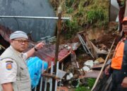 Hujan Deras Picu Longsor di Sukalarang Sukabumi, Satu Rumah Rusak Berat dan Penghuni Luka-luka