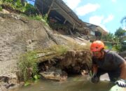 TPT Irigasi Sungai Cipelang di Kadulawang Sukabumi Ambruk, Satu Rumah Warga Rusak
