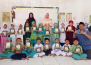 Perangi Buta Aksara Alquran, Yayasan CFA Distribusikan Puluhan Iqro untuk Anak-Anak di Lembursitu Sukabumi