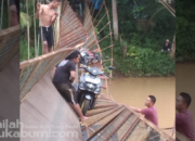 Jembatan Cibugel di Tegalbuleud Sukabumi Putus, Pengendara Motor Jatuh ke Sungai