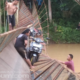 Jembatan gantung Cibugel di Kampung Lingkungsari, Desa Sumberjaya, Kecamatan Tegalbuleud, Kabupaten Sukabumi, putus pada Kamis (2/4/2026) sekira pukul 06.30 WIB. Foto: Dok. Warga