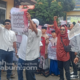 Kantor Kecamatan Cibadak, Kabupaten Sukabumi, didemo massa pada Kamis (23/4/2026). Foto: IDAM/INILAHSUKABUMI.COM