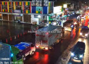 Arus Lalu Lintas di Pasar Cibadak Menuju Bogor Terpantau Padat Malam Ini