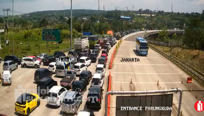 Siang Ini, Macet Parah di Tol Parungkuda Sukabumi Menuju Cibadak