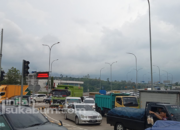Kemacetan Parah di Tol Parungkuda Sukabumi, Ribuan Kendaraan Mengular dari Arah Jakarta