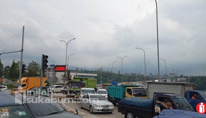 Kemacetan Parah di Tol Parungkuda Sukabumi, Ribuan Kendaraan Mengular dari Arah Jakarta