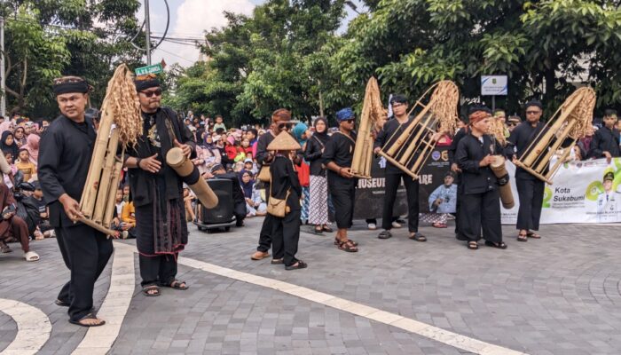 ​Lautan Massa Padati Karnaval Budaya HUT ke-112 Sukabumi Bangkitkan Marwah ‘Kota Kreatif’