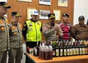 ​Ratusan Botol Miras Senilai Puluhan Juta Rupiah Disita di Sukabumi, 6 Orang Terjaring Razia