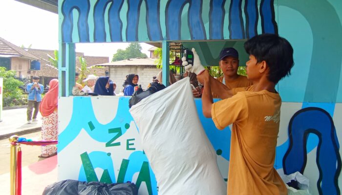 Sampah Ditukar Kebutuhan Rumah Tangga, Warga Sukabumi Ramai-ramai ‘Serbu’ SCG Mentari Waste Station, Ini Rahasianya
