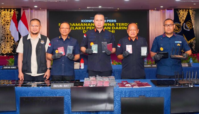 Markas Love Scamming Internasional di Sukabumi Digerebek! 16 WNA Cina, Taiwan dan Malaysia Segera Dideportasi