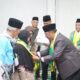 Bupati Sukabumi, Asep Japar, melepas keberangkatan 62 jemaah calon haji (calhaj) asal Kabupaten Sukabumi di Pusat Layanan Haji dan Umrah Terpadu (PLHUT) Sukabumi, Kecamatan Cikembar, Kamis (7/5/2026). Foto: Humas Pemkab Sukabumi