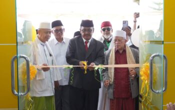 Bupati Sukabumi, Asep Japar saat meresmikan Gedung MUI Kabupaten Sukabumi di Komplek Pusat Pengembangan Dakwah Islam (Pusbangdai), Kecamatan Cikembar, Senin (1/6/2026). Foto: Humas Pemkab Sukabumi