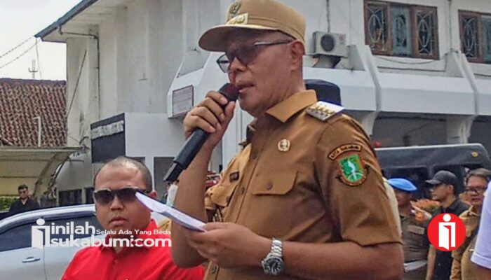 Dihadapan Demonstran Aksi 2626, ​Wali Kota Sukabumi Ayep Zaki Bacakan Jawaban Resmi Atas Tuntutan Forum RT RW
