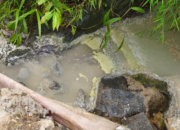 Dugaan pencemaran lingkungan akibat limbah dari aktivitas dapur MBG pada Satuan Pelayanan Pemenuhan Gizi (SPPG) mencuat di Desa Bantarkalong, Kecamatan Warungkiara, Kabupaten Sukabumi. Foto: Karimullah/INILAHSUKABUMI.COM
