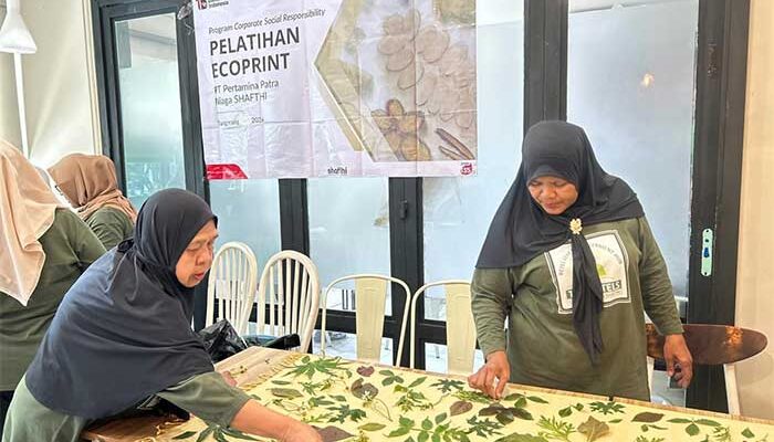 Pertamina Patra Niaga RJBB Perkuat Ekonomi Kreatif Warga Kampung Sirih melalui Pelatihan Ecoprint