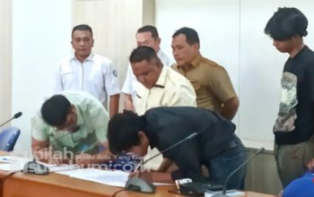 Ketua DPRD Kabupaten Sukabumi, Budi Azhar Mutawali berjanji akan mengawal penyelesaian persoalan ketenagakerjaan yang dihadapi ratusan eks karyawan PT Wilton Wahana Indonesia dan PT Bagas Bumi Persada. Foto: Dok DPRD Kab. Sukabumi